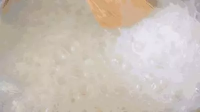 煮飯、煮麵、燉肉的白色泡沫,是精華還是雜質?到底該不該撇?