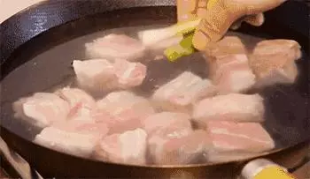 煮飯、煮麵、燉肉的白色泡沫,是精華還是雜質?到底該不該撇?