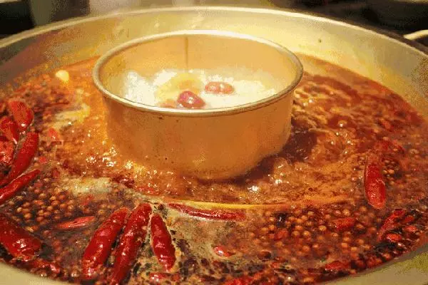 煮飯、煮麵、燉肉的白色泡沫,是精華還是雜質?到底該不該撇?