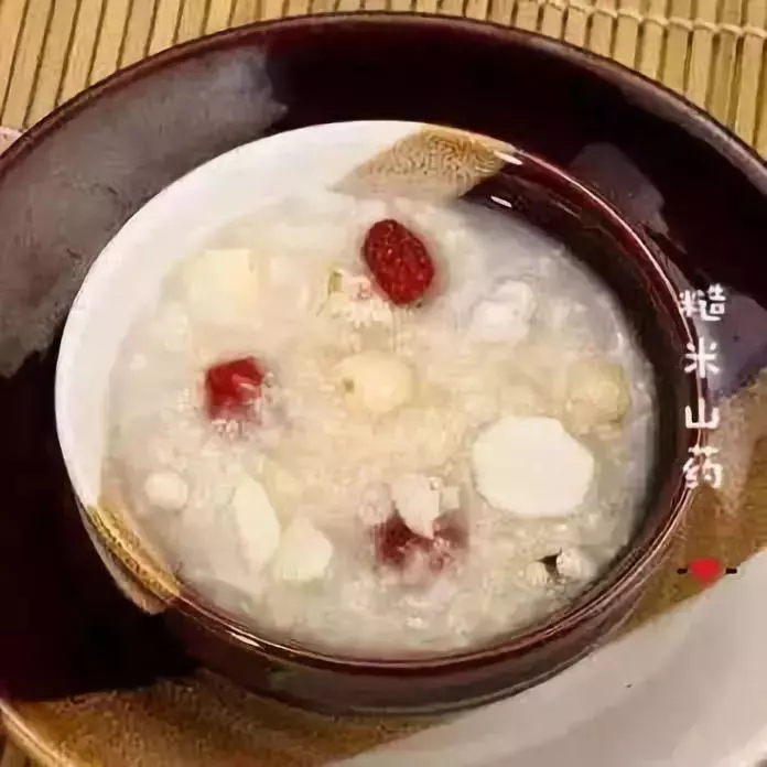 皮蛋瘦肉粥,香菇雞肉粥,鮮蝦粥等10種粥的做法