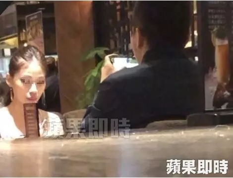 妻子首度曝光!谷阿莫與『妖艷美女』上街約會被偷拍,鬆口認『那是我老婆』!