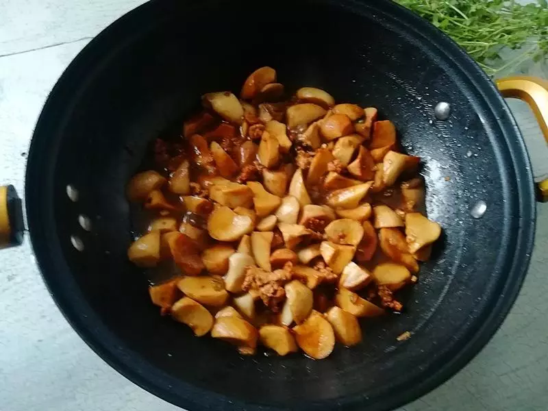 這才是蘑菇正確做法,做出來香氣四溢,下飯還有營養,秋天要吃它