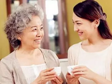 我坐月子,婆婆嫌天太熱老開空調,娘家媽說的話讓她無地自容!
