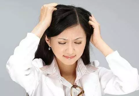 老婆給我發條莫名其妙的微信,她瞬間撤回,我反應過來後怒提離婚