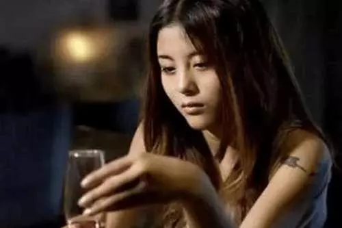 嫁給農村男友,娘家陪嫁的婚房,小叔子結婚婆婆叫我借給他