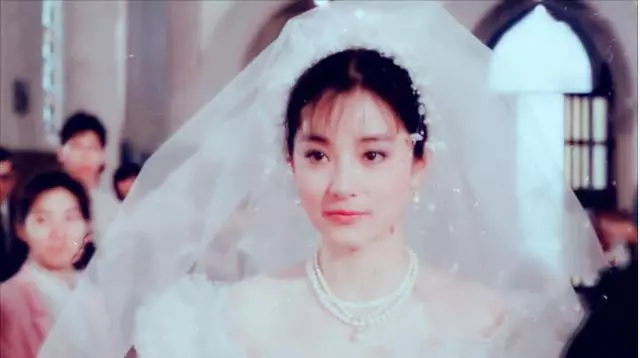 張曼玉穿婚紗,林青霞穿婚紗,邱淑貞穿婚紗,都輸給了她穿婚紗!