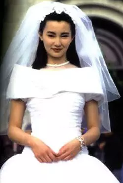 張曼玉穿婚紗,林青霞穿婚紗,邱淑貞穿婚紗,都輸給了她穿婚紗!