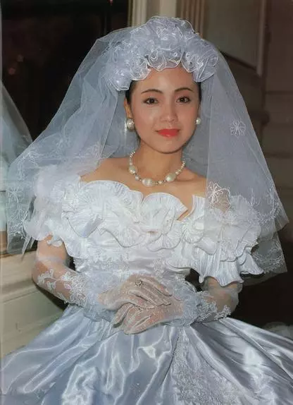 張曼玉穿婚紗,林青霞穿婚紗,邱淑貞穿婚紗,都輸給了她穿婚紗!