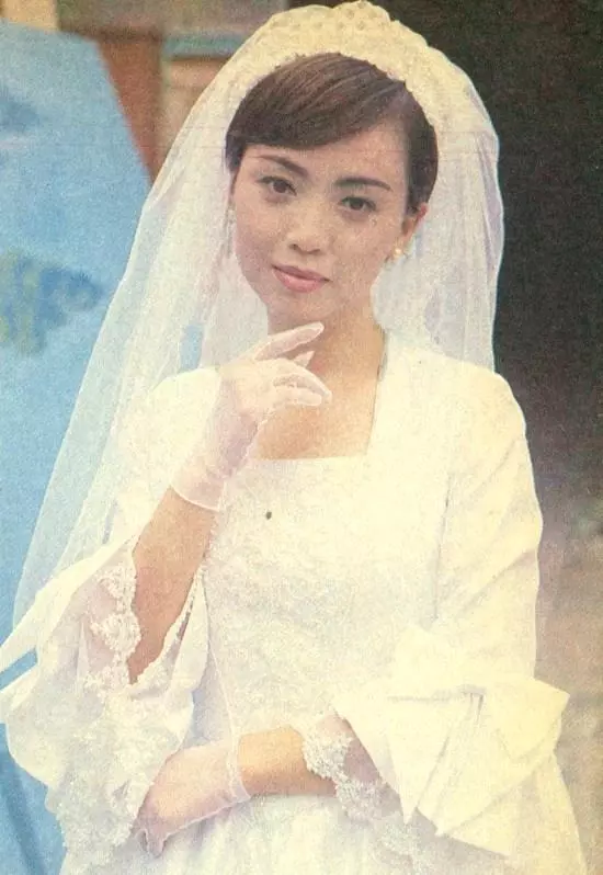 張曼玉穿婚紗,林青霞穿婚紗,邱淑貞穿婚紗,都輸給了她穿婚紗!