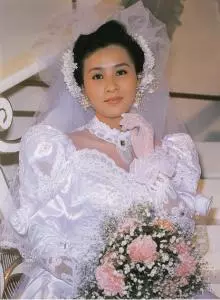 張曼玉穿婚紗,林青霞穿婚紗,邱淑貞穿婚紗,都輸給了她穿婚紗!