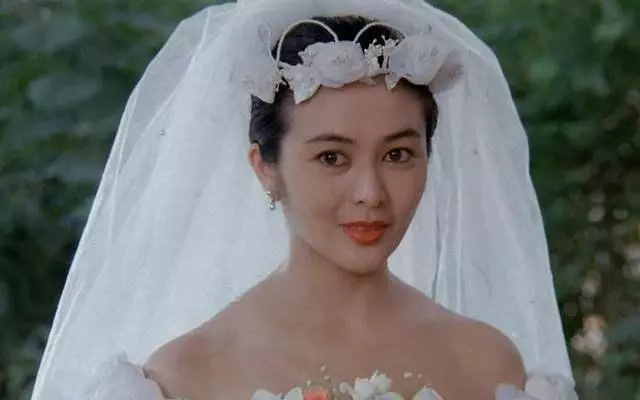 張曼玉穿婚紗,林青霞穿婚紗,邱淑貞穿婚紗,都輸給了她穿婚紗!