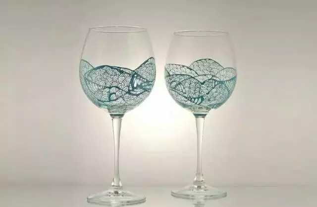 心理學:你會用哪一對杯子喝下美酒,測你會擁有什麼樣的愛情
