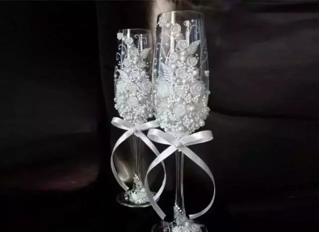 心理學:你會用哪一對杯子喝下美酒,測你會擁有什麼樣的愛情