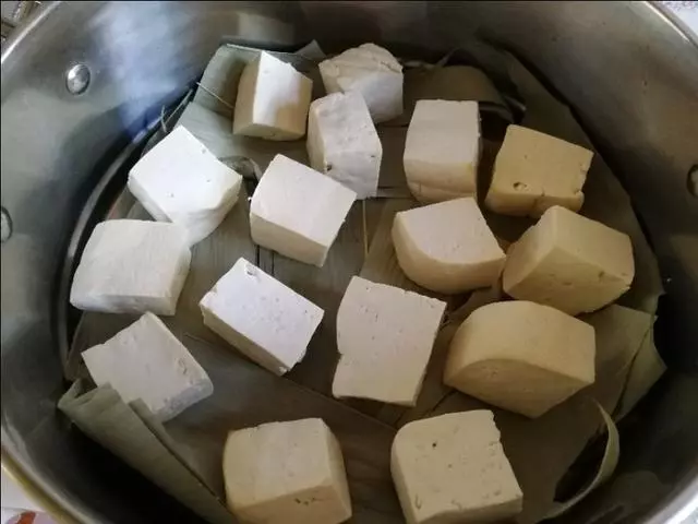 紅油麻辣豆腐乳,自己動手做簡單易學,保存時間長味道醇香可口