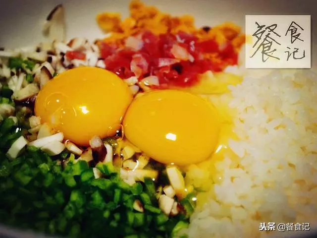 剩米飯別再炒著吃,換個做法,全家人搶著吃!