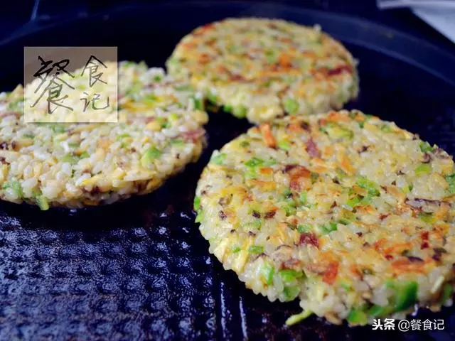 剩米飯別再炒著吃,換個做法,全家人搶著吃!