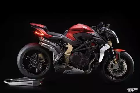 奧古斯塔回歸四缸發布性能街車Brutale 1000