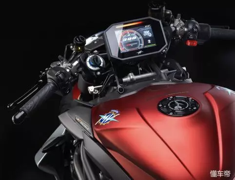 奧古斯塔回歸四缸發布性能街車Brutale 1000
