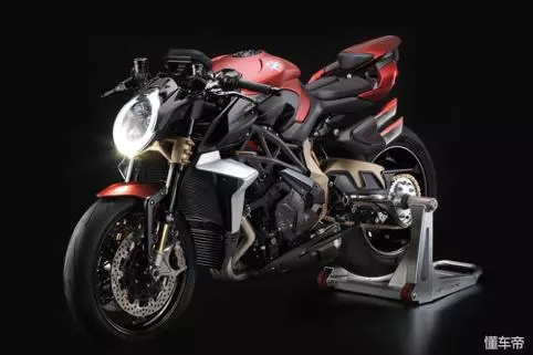 奧古斯塔回歸四缸發布性能街車Brutale 1000