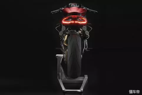 奧古斯塔回歸四缸發布性能街車Brutale 1000