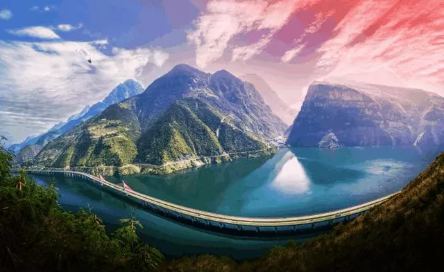 中國一條逆天高速!240km全程高架,外國專家:唯有中國才能做到