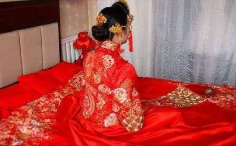 新婚第二天,丈夫帶情人逼宮,俺無奈離婚,兩年後偶遇,俺淚目