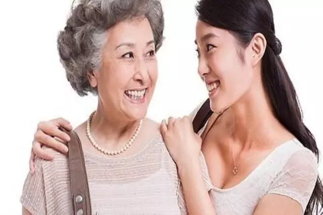 老公去世後,女子嫁初戀,三年後她得癌症,初戀掀開床墊後她蒙了