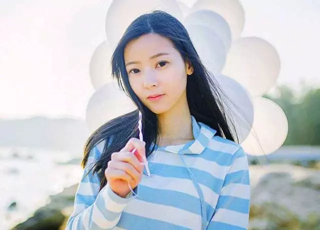 結婚三年沒懷孕,老公留張銀行卡和我離婚,十年後查看餘額我傻住