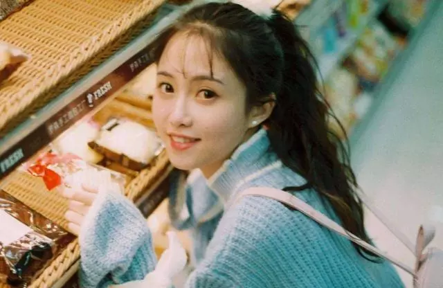 結婚三年沒懷孕,老公留張銀行卡和我離婚,十年後查看餘額我傻住