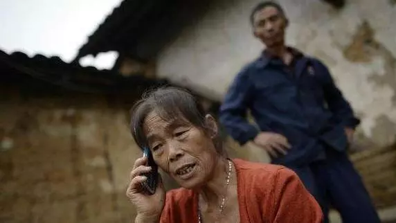 母親找俺借錢,剛轉8萬過去,接到婆婆的電話,俺的婚姻夭折
