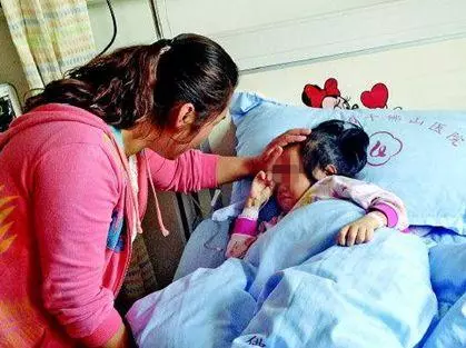 4歲女兒太黏我,在家偷裝監控,回家看完監控,我結束第二段婚姻
