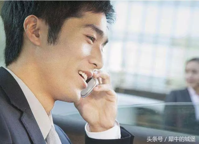 小姑子懷孕我陪她逛街,出門忘帶手機返回拿,無意聽見真相,扎心