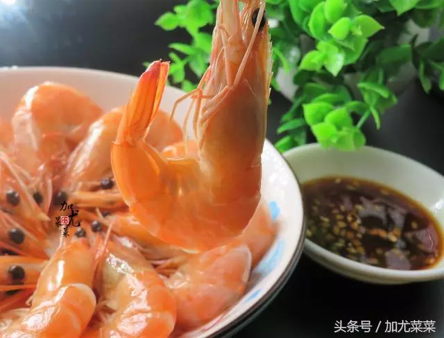 蝦,千萬不要直接加水煮,學會這一招,蝦肉鮮嫩,吃幾十年才曉得!