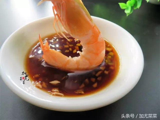 蝦,千萬不要直接加水煮,學會這一招,蝦肉鮮嫩,吃幾十年才曉得!