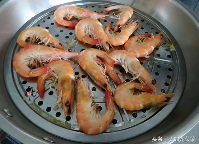 蝦,千萬不要直接加水煮,學會這一招,蝦肉鮮嫩,吃幾十年才曉得!