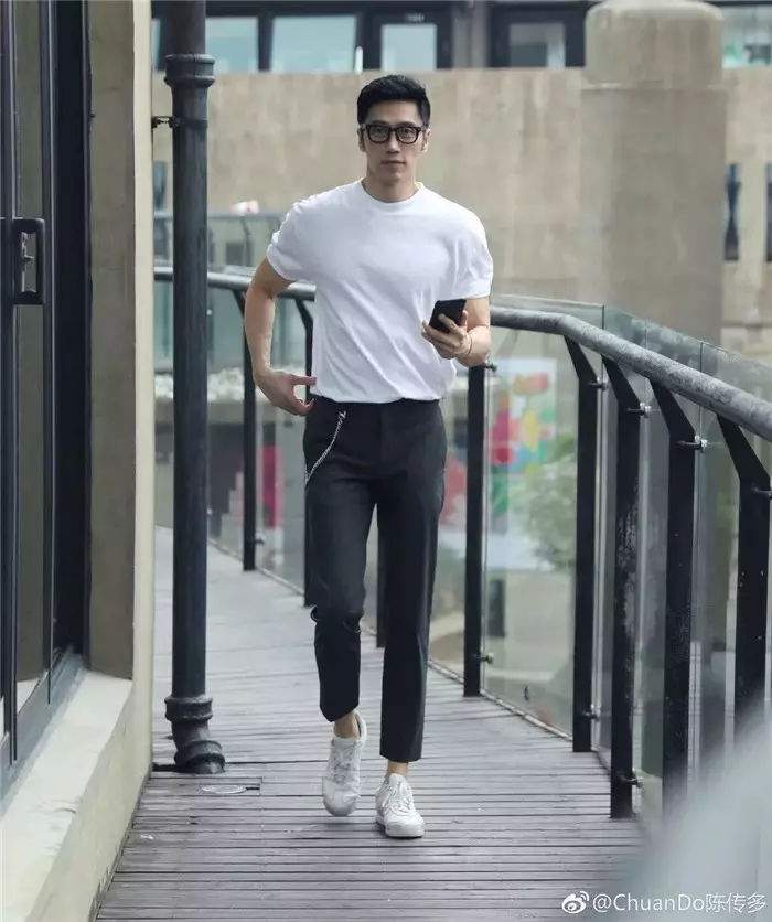 「吳彥祖顏值+彭于晏身材」真的存在！　爆紅型男年齡讓網傻：能當我爸