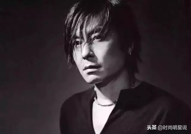 巔峰時比劉德華張學友要紅,今56歲妻離子散,落魄到街頭啃麵包!