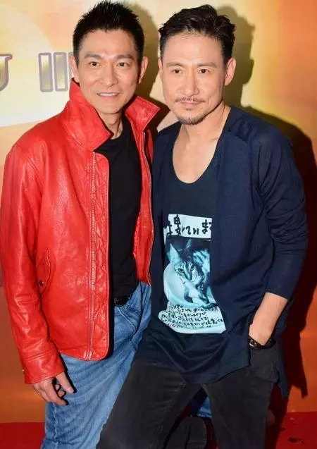 巔峰時比劉德華張學友要紅,今56歲妻離子散,落魄到街頭啃麵包!