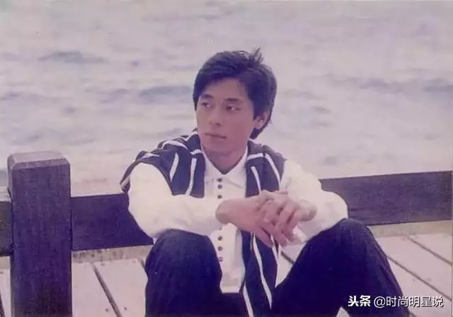 巔峰時比劉德華張學友要紅,今56歲妻離子散,落魄到街頭啃麵包!