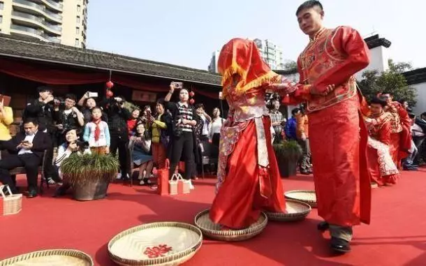 婆婆生病, 不伺候我月子, 打電話她忘記掛, 聽到談話我哭了