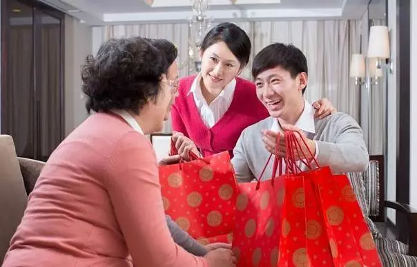 我28歲才結婚, 打電話給親媽報喜, 電話忘記掛斷聽到對話我哭了