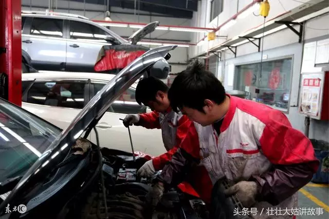 婆婆哭窮,每月給她1000元生活,我遭遇車禍,她拿出存摺,我哭了