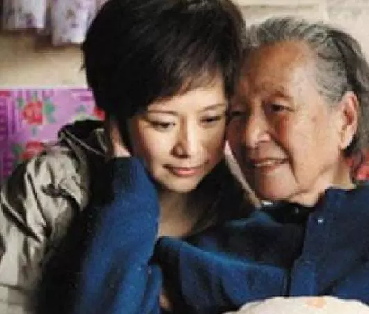 女兒意外去世三年後,女婿帶了一個女人來到我家,我看後老淚縱橫
