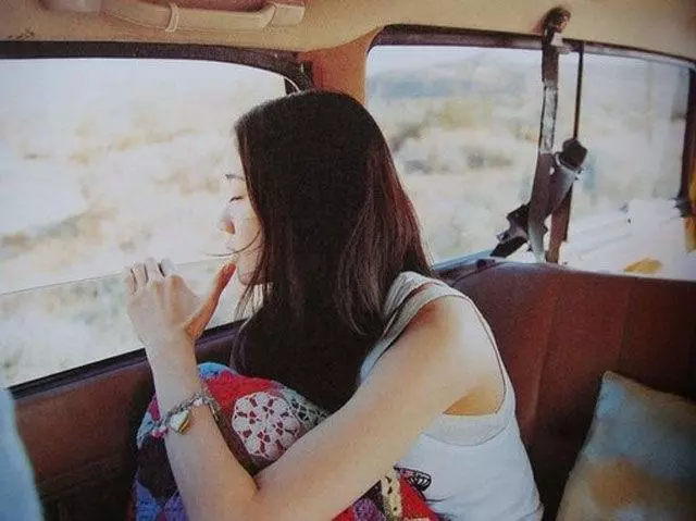我連生2個女兒遭大嫂嘲笑,偷聽她打電話,我讓她度日如年