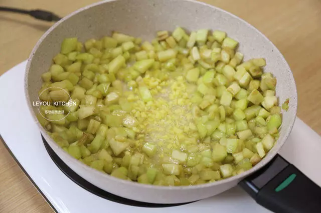這碗炸醬麵,雖說是素的,但比肉的好吃10倍