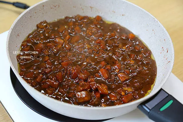 這碗炸醬麵,雖說是素的,但比肉的好吃10倍