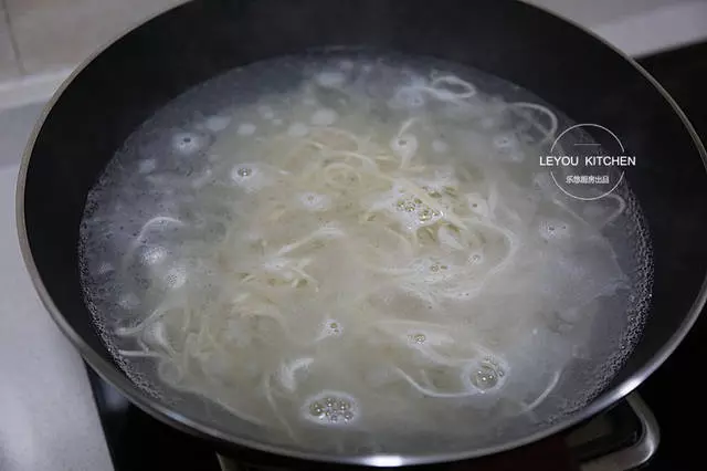 這碗炸醬麵,雖說是素的,但比肉的好吃10倍