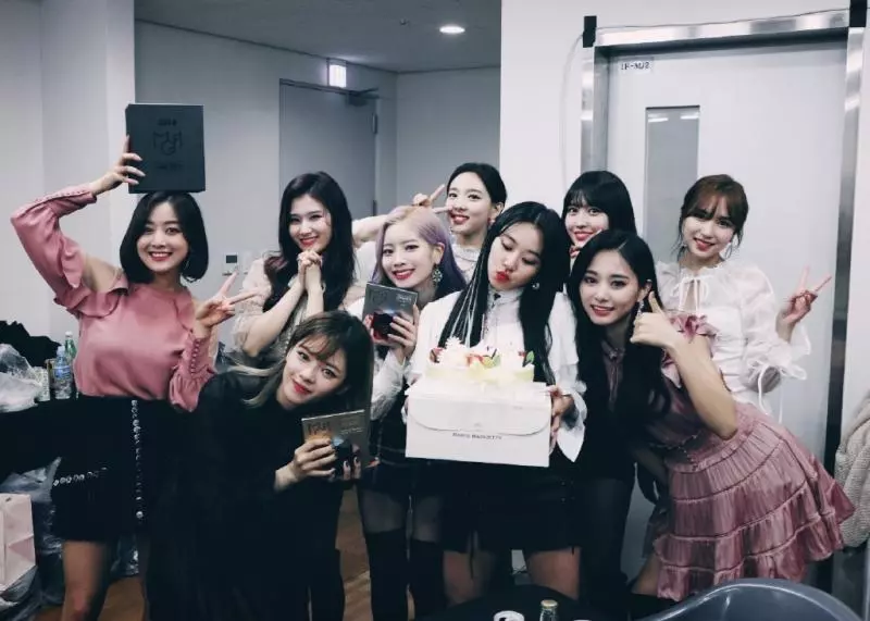 [TWICE][分享]181107 「2018MGA」TWICE斬獲三項大獎後台蛋糕慶祝感恩once