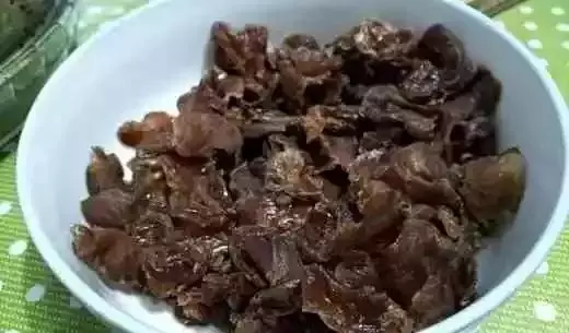 老薑紅糖這樣熬制,簡單方便,寒冷的冬天喝上一杯,滿滿的幸福
