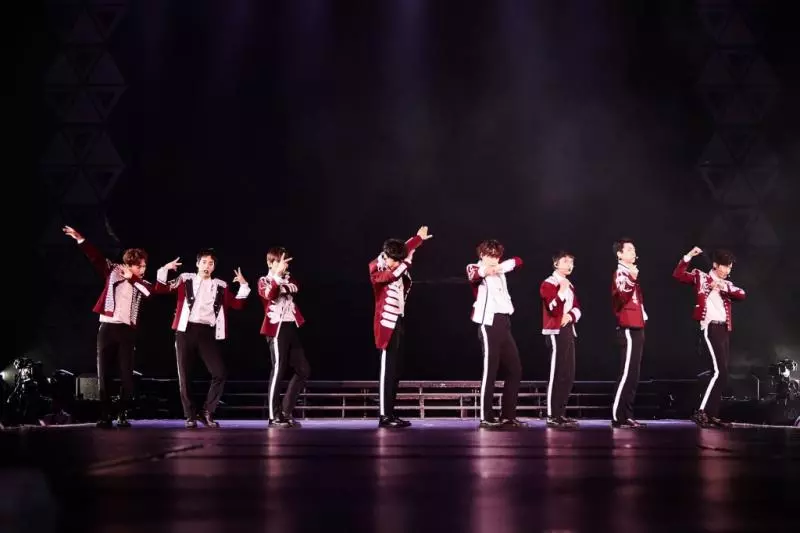 [EXO][分享]181107 新聞圖為你詮釋燦烈眼中的自己vs 別人眼中的燦烈